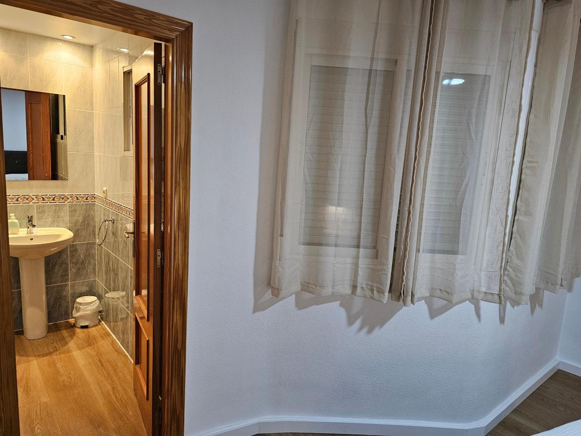 Apartamentos Plaza อาลิกันเต ภายนอก รูปภาพ