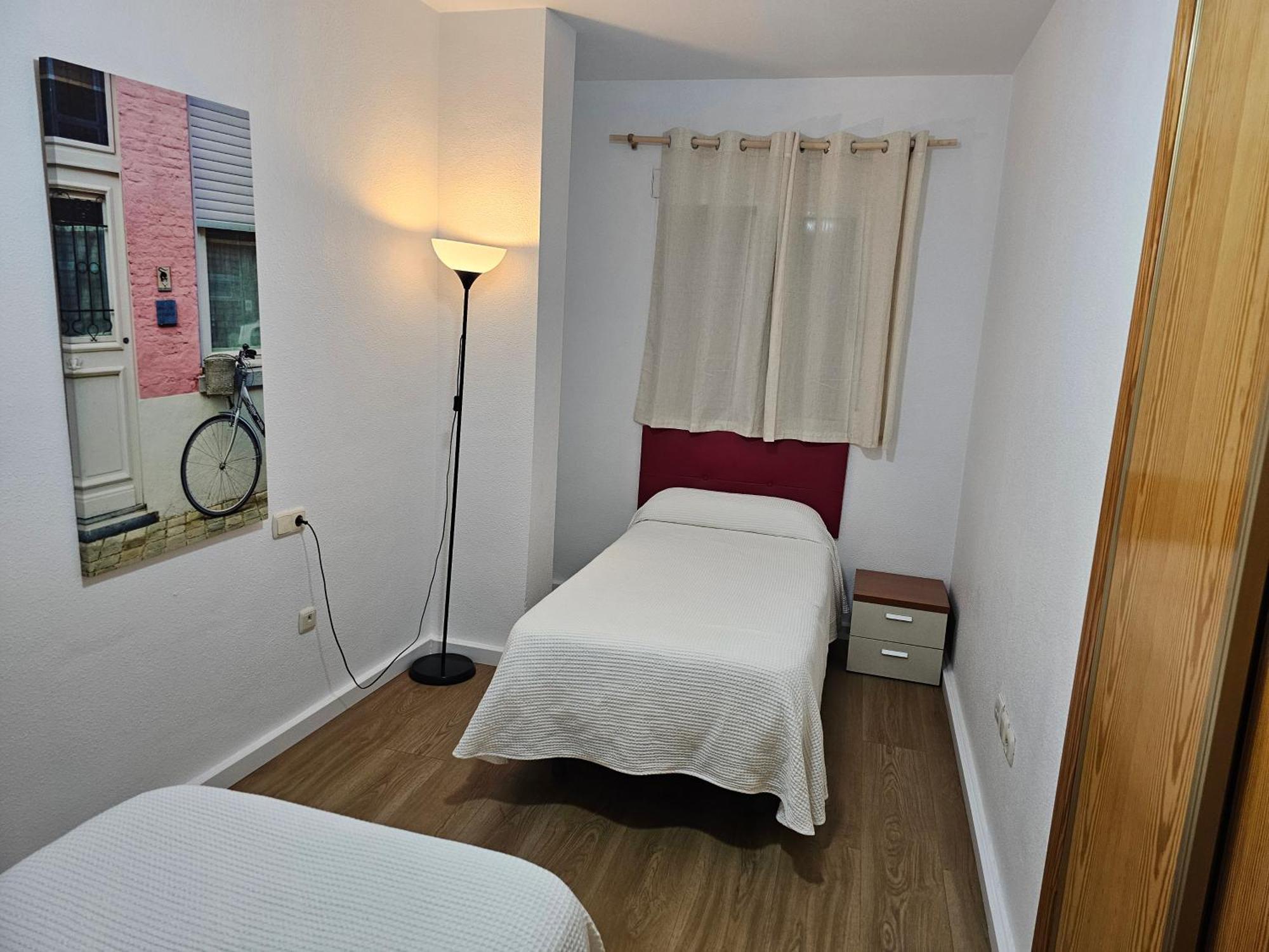 Apartamentos Plaza อาลิกันเต ภายนอก รูปภาพ